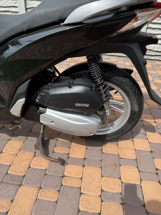 Продам скутер Honda SH 150