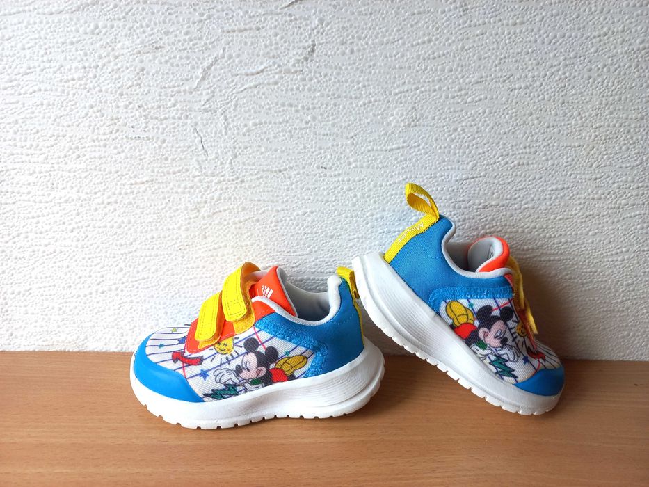 Класні кросівки Adidas 20 р. устілка 12,5 см.