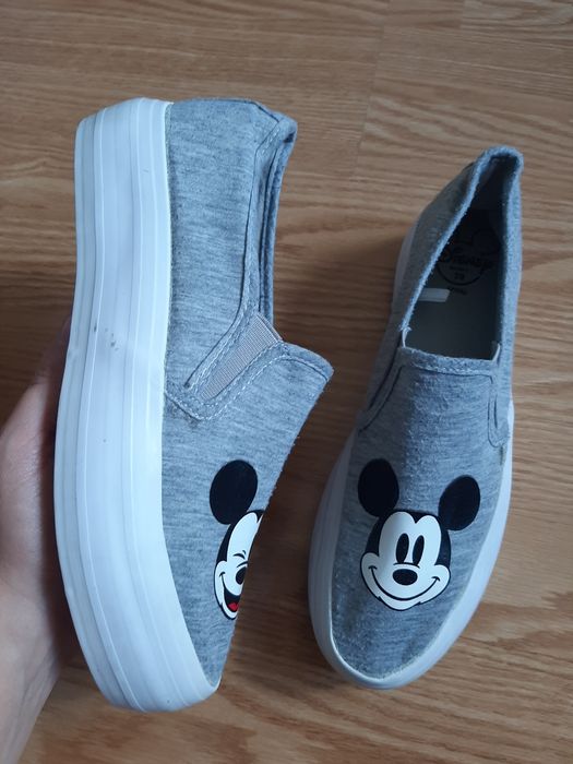 Buty slip-on na platformie 38