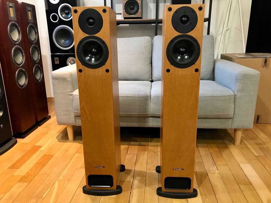 Kolumny PMC GB1 z linią transmisyjną, stan b. dobry