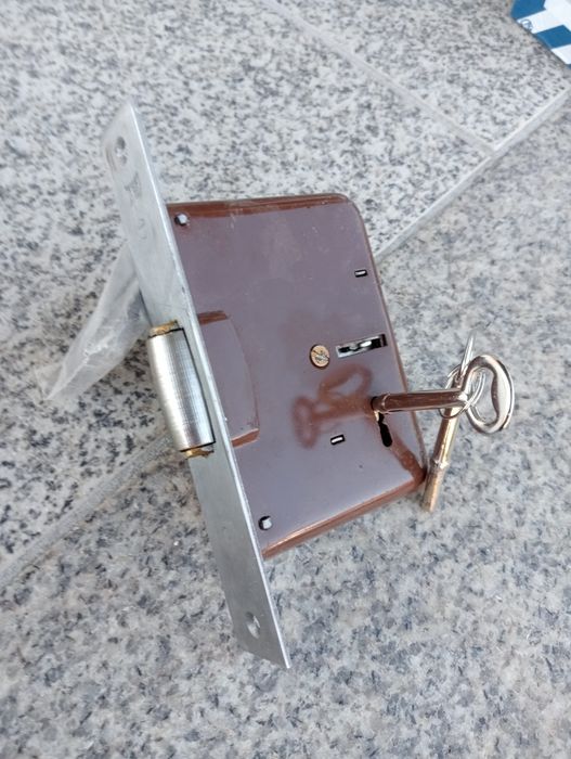 Fechadura com chave Nova