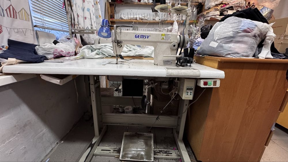 Швейна машинка , промишлена швейна машинка