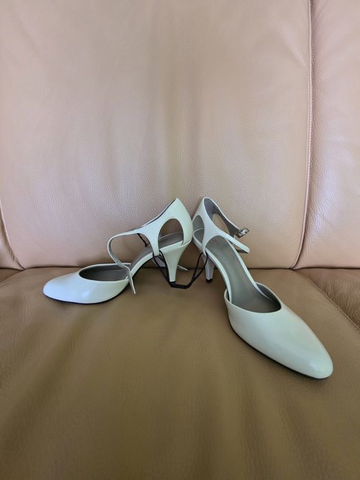 Продам босоніжки Zara