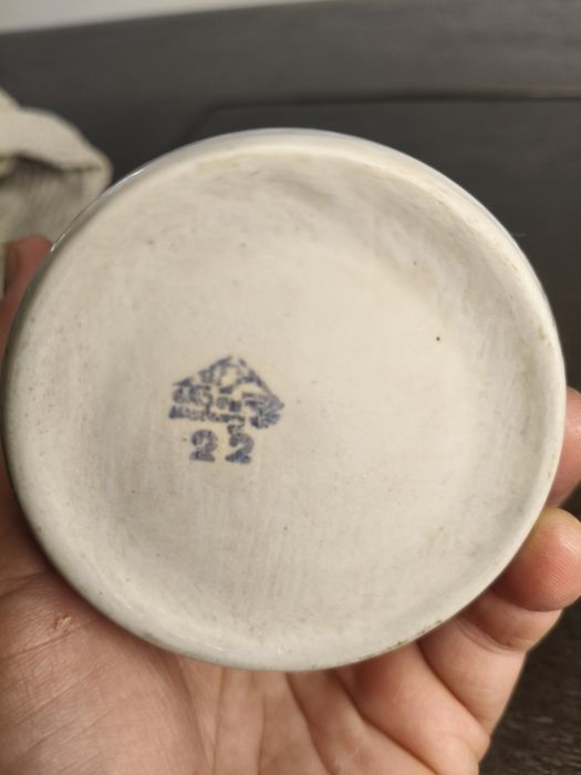 Vintage kubek ozdobiony pomarańczowymi kwiatami ²¹⁸
