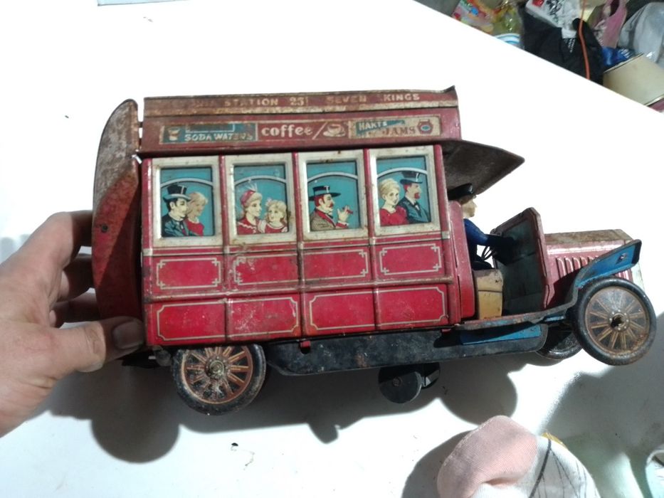 Brinquedo Antigo em Folha de Lata – Autocarro/Camião Vintage “Seven Kings”
