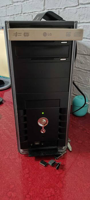 Персональний комп'ютер Intel Core 2, 4.00 ГБ. NVIDIA GeForce 8600 GT