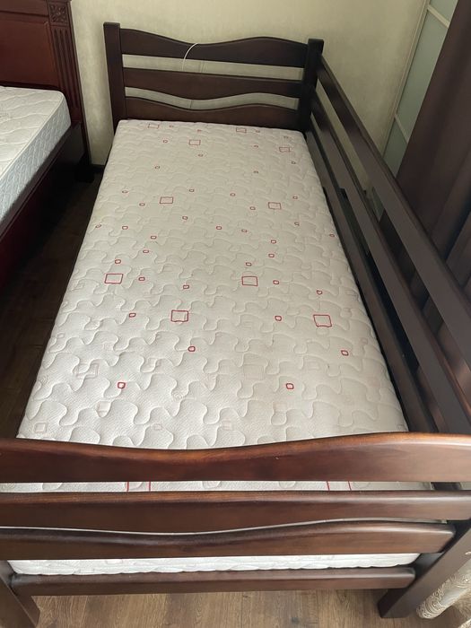 Продам дитяче ліжко з матрацом