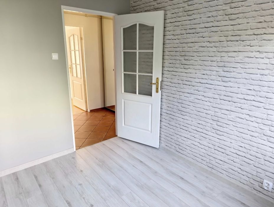 Wynajmę mieszkanie w bloku 1 piętro 3 pokoje w centrum - REZERWACJĄ