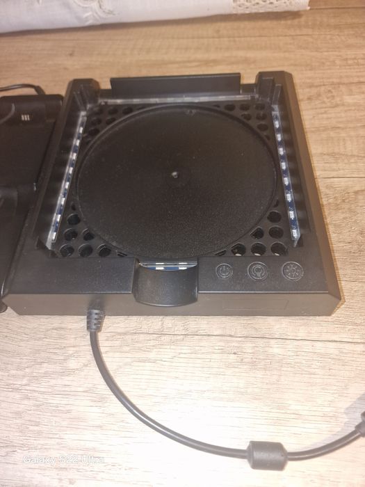 Akcesoria Xbox, ładowarka do padów, stacja ładująca RGB.
