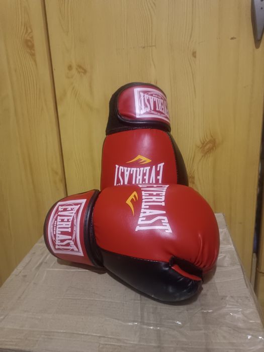 Перчатки, боксерські рукавички Everlast.