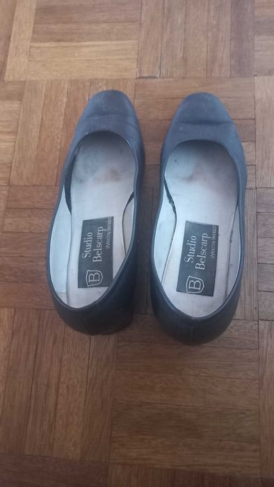 Sapatos clássicos cor preto salto alto