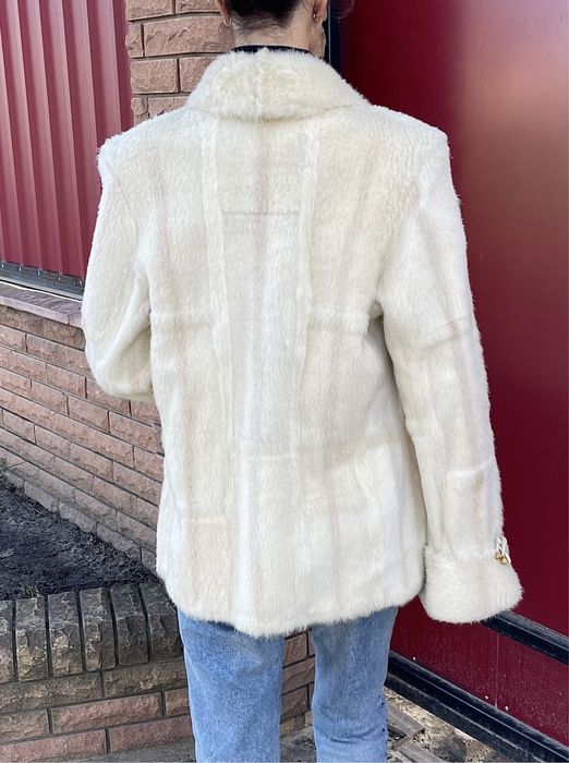 Білий кожушок з хутра нутрії