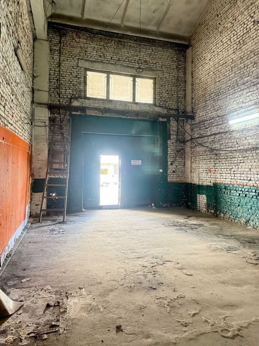 Здається складське приміщення площею 350 кв.м. Вигідна ціна. Рампа