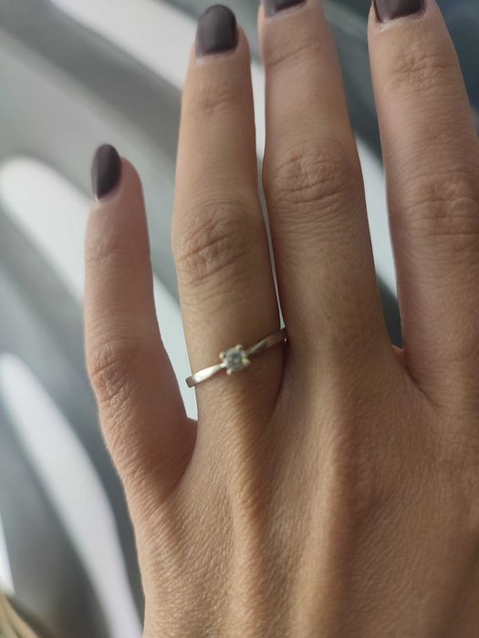 Anel de ouro branco com diamante