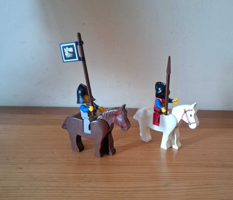 Lego - Bonecos / Figuras Soldados Falcão Negro e Cavaleiros - Castelo