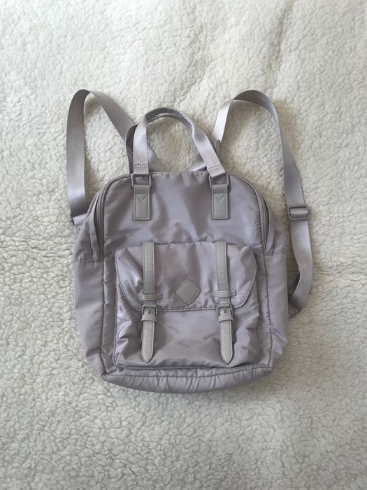 Beżowy, pudrowy sportowy plecak materiałowy Primark styl vintage