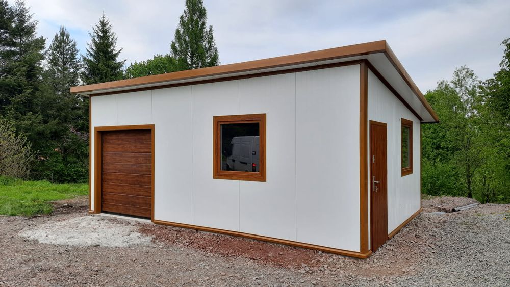 Garaż z płyty warstwowej, dwuspadowy, 35m², CAŁA POLSKA