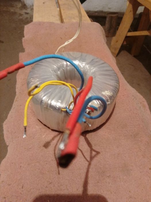 Продам  різне,динаміки, трансформатор, радіатори