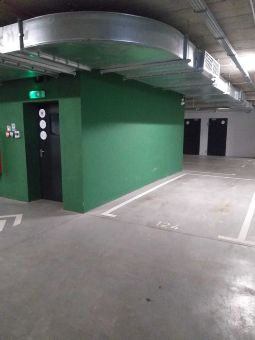 Miejsce parkingowe w garażu podziemnym przy metrze Młociny