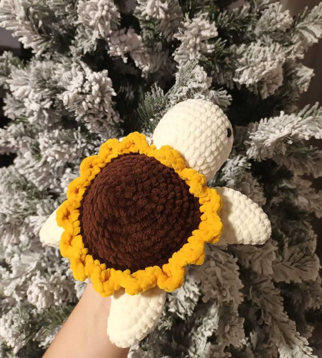 Tartaruga girassol em crochê feito à mão