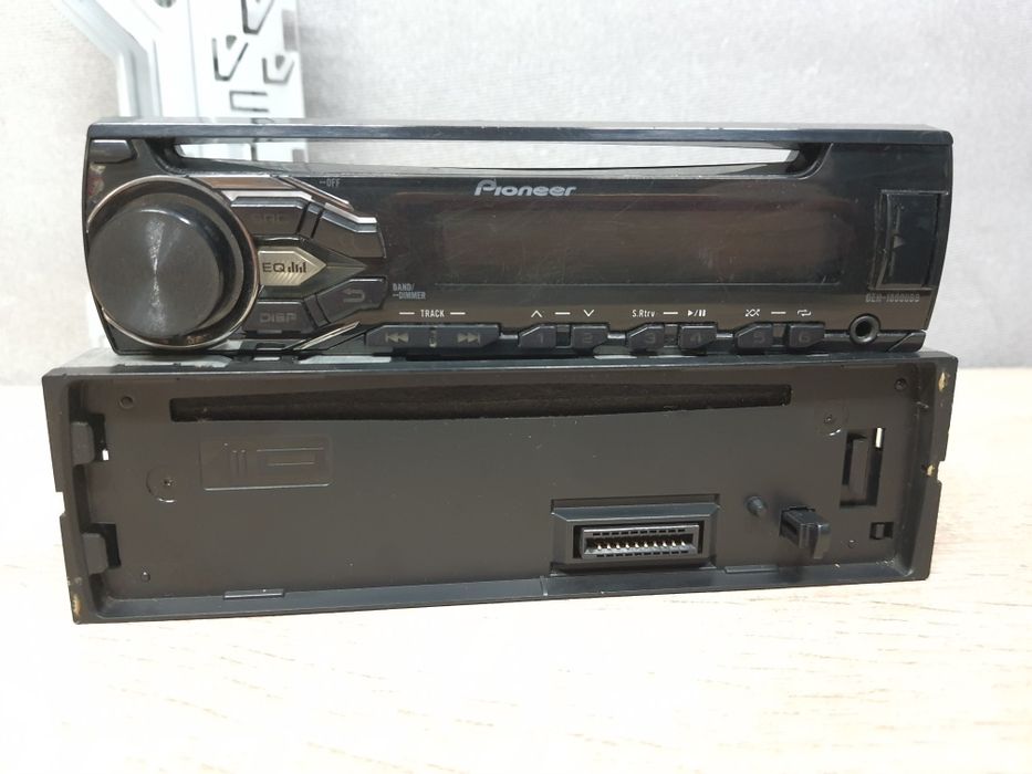 Radio Samochodowe Pioneer CD z Mp3, USB, AUX, DEH-1800UBB Podś. VW