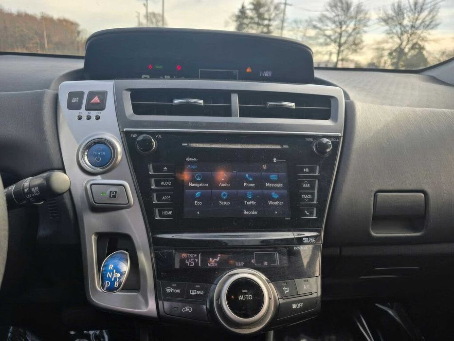 Toyota Prius v      2016