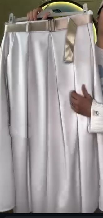 Юбка жіноча шкіряна біла