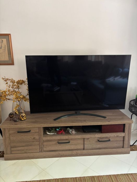 Móvel para tv /rack de 1,80 x 52 alt x 52 prof. (Custa 409 na loja)