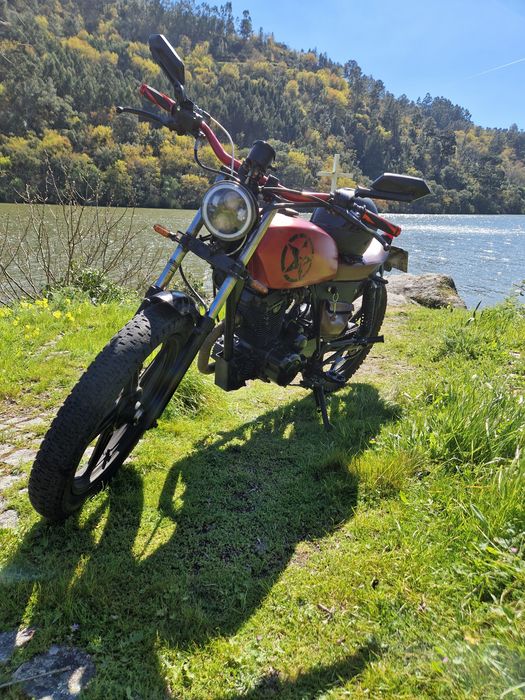 Moto cafe racer 125 4t 11kw