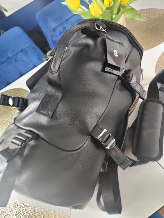 Plecak nowy marki Semi Line łączący funkcje plecaka i torby.