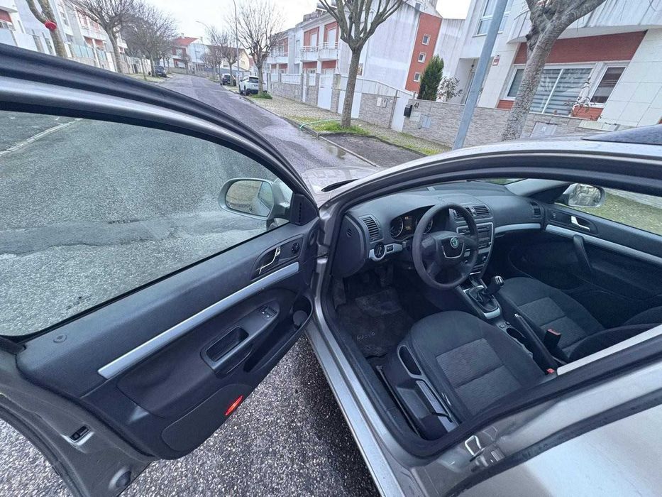Skoda Octavia Break 1.6 TDi Greenline Conforto | Financiamento disponível