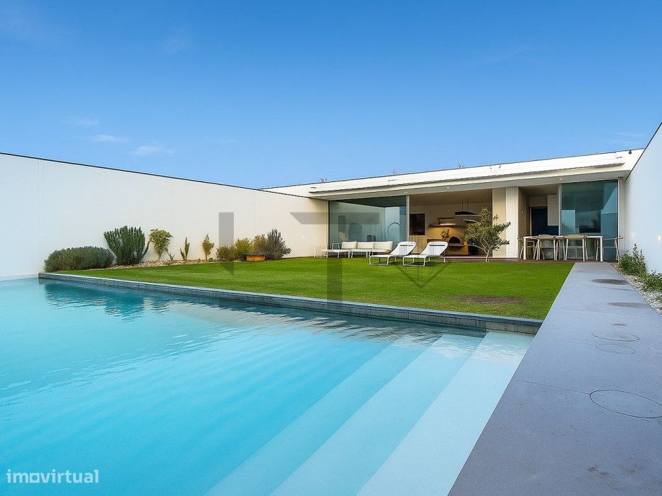Moradia T4 com Jardim e Piscina Privada para Venda no Paço do Lumia...