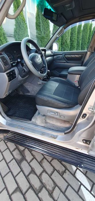 Toyota Land Cruiser 100