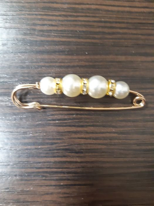 Декоративні брошки