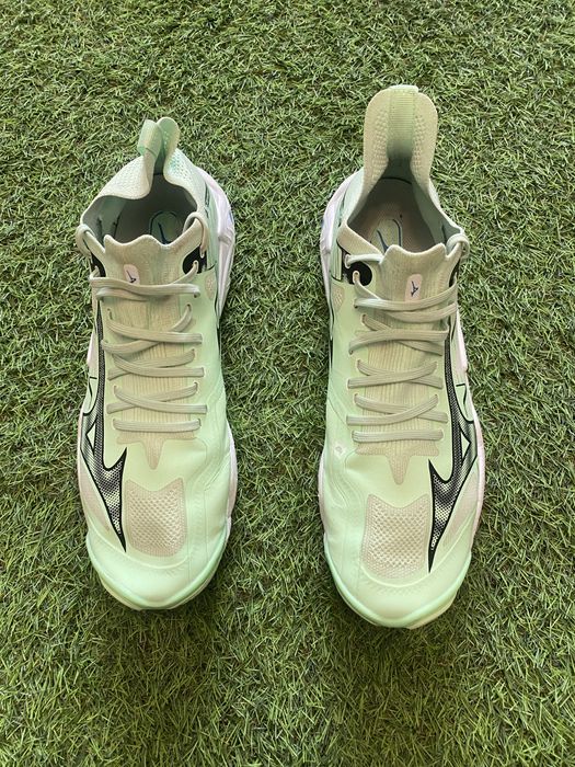 Волейбольні кросівки mizuno