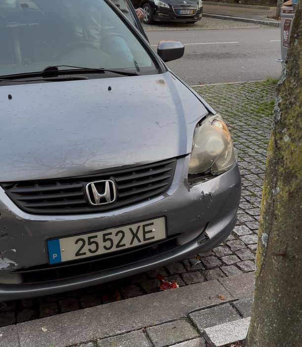 Honda Civic 1.7 CTDi 2005 — SINISTRADO — A ANDAR — 270.000 km