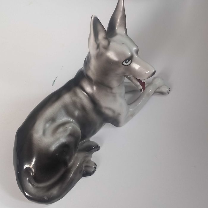 Figurka pies wilk owczarek porcelana prl