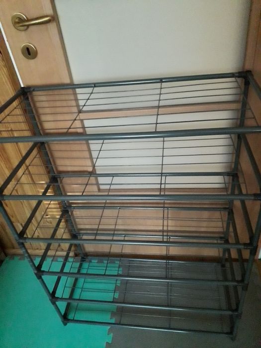 Lekki metalowy regał na buty