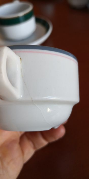 Chávenas de café e pires