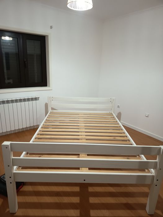 Cama de criança com colchão