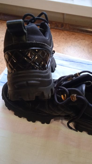 Лоферы ,шкіряні  жіночі кросівки Utergue орігінал р.39