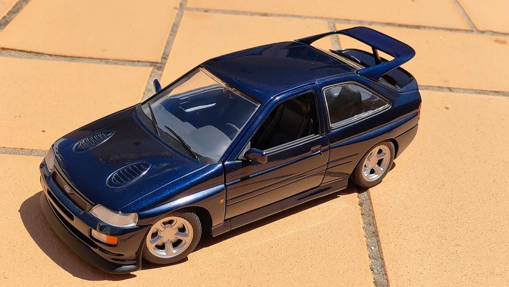 Ford Escort RS Cosworth UT Model 1/18