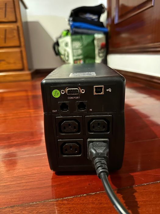 Bateria UPS avariado