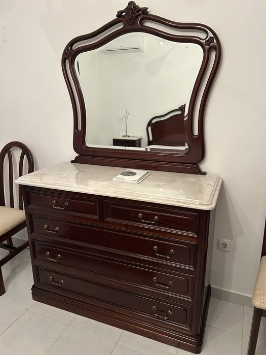 Mobília de quarto completa em mogno