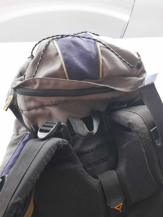 Mochila Quechua 45L com oferta 1 saco cama