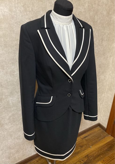 Костюм жіночий з спідницею трійка діловий р М