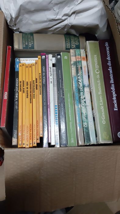 Diversos livros em bom estado