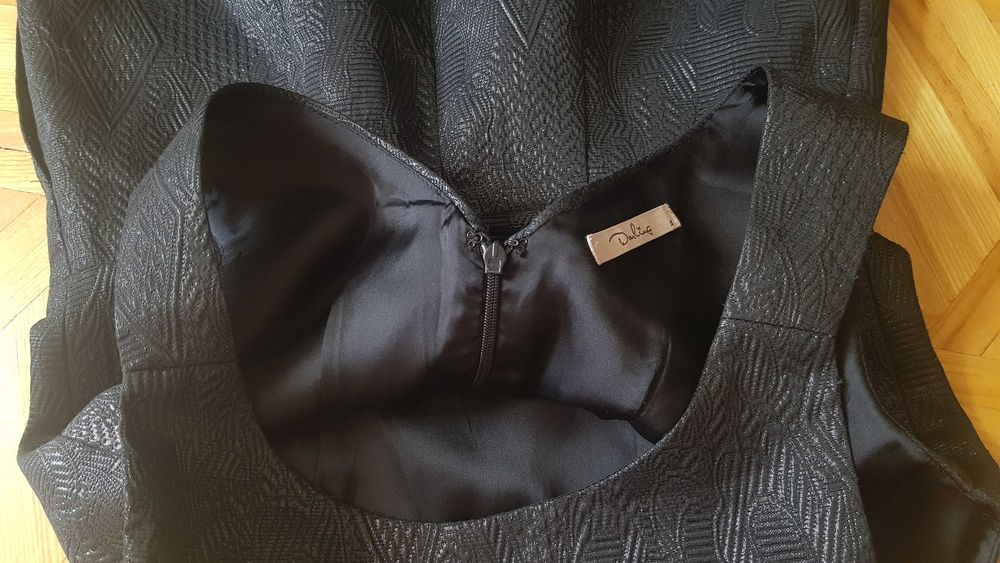 Sukienka mala czarna z połyskiem r.S (36)