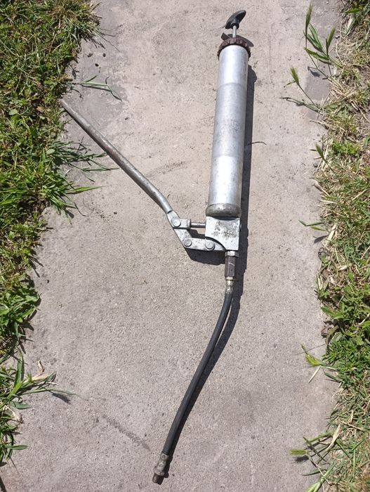 Продам шприц маслёнку.