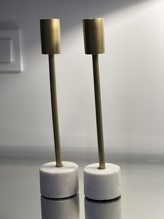 Candeeiro com base em marmore como novo.